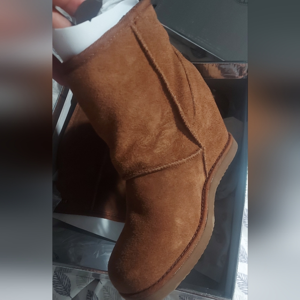 4 pairs of wedge Suede Leather boot SIZE 6.5, 6, 8.5